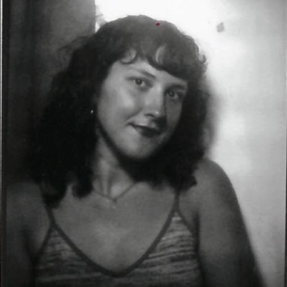 Meet your Posher, Lillian - Picture 1 of 1